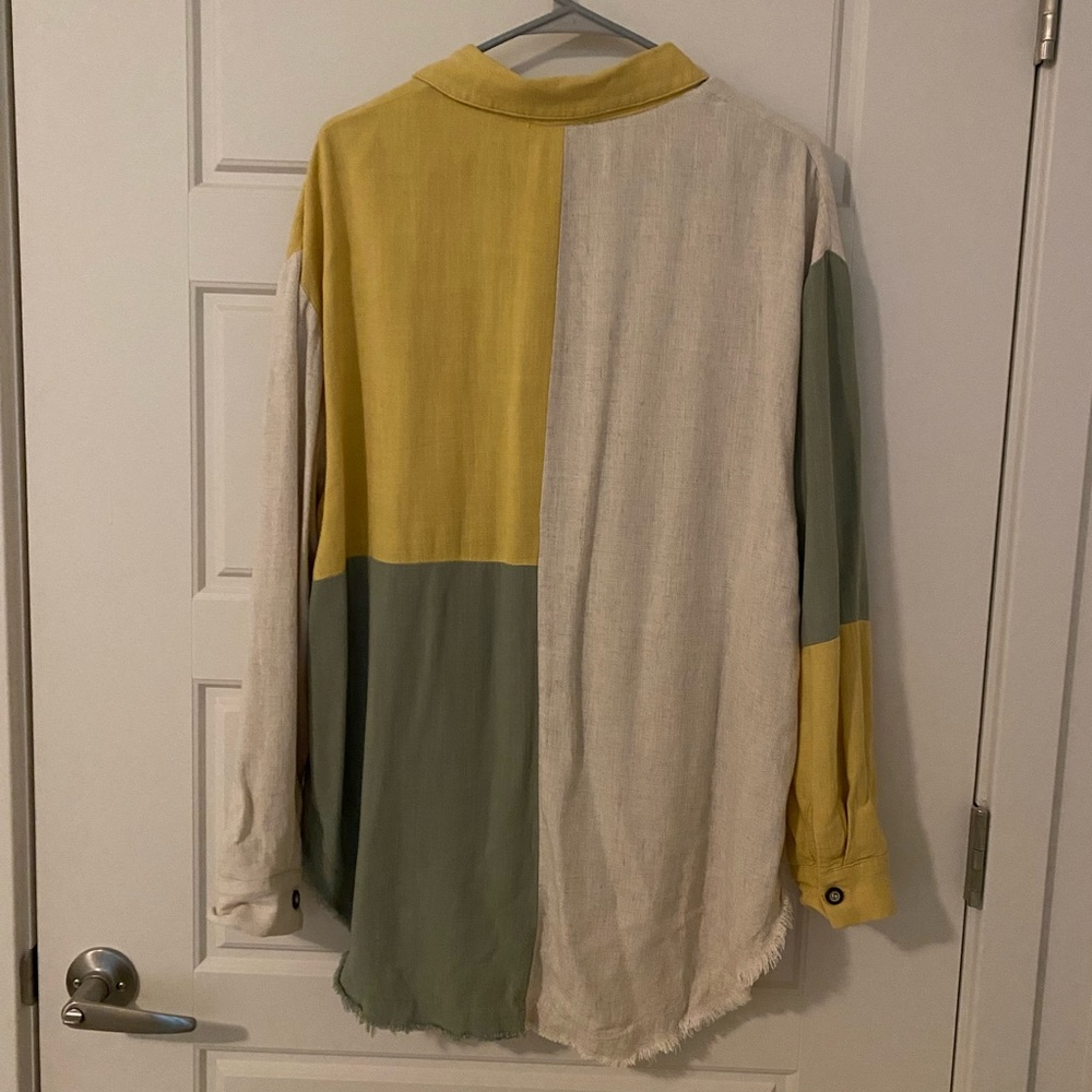 Long Sleeve Colorblock Top - Picture 2 of 3